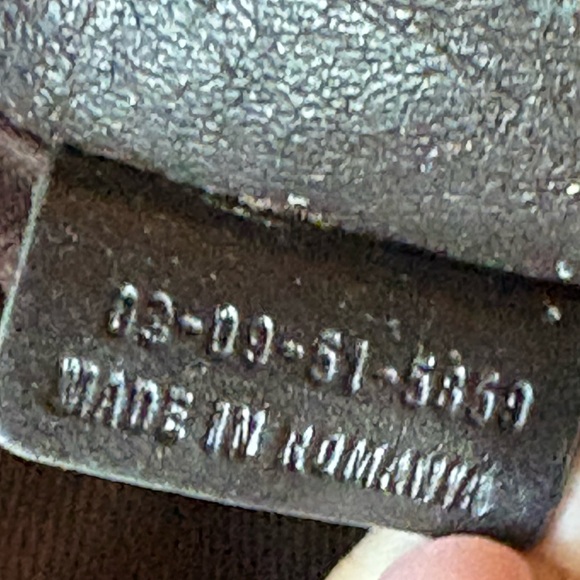 Authentic Chloe Elcipse Tote Bag with perfect carrrying straps drkbrown leather - Picture 9 of 16